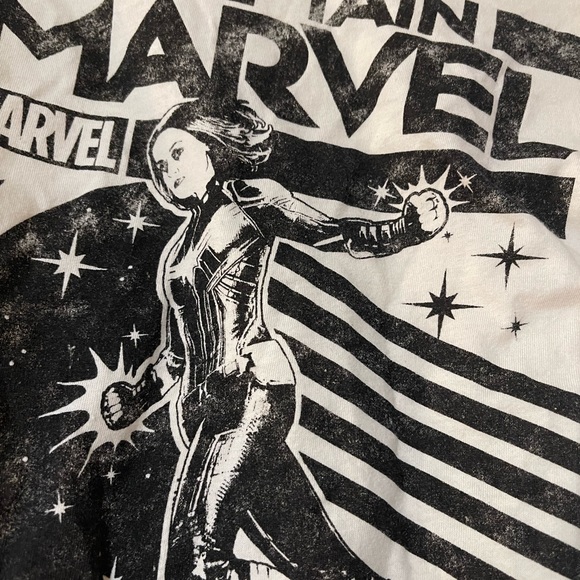 Captain Marvel cropped long sleeve tshirt - Picture 3 of 6